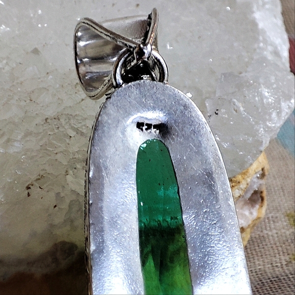 Emerald Green Elongated Faceted Glass Crystal Stone Sterling Silver 925 Pendant - Picture 8 of 15